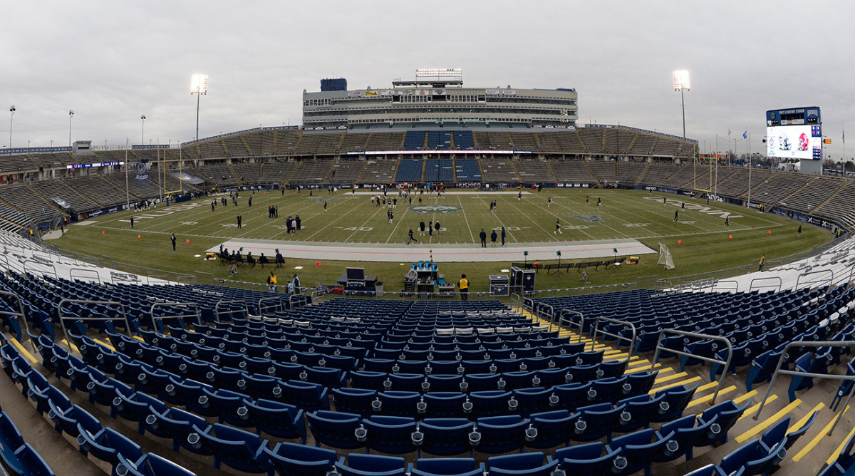 uconn-football-aac-commissioner-mike-aresco-big-east.jpg